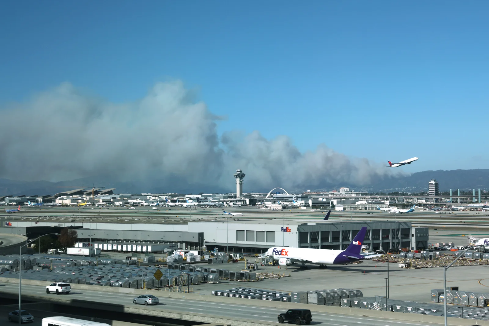 Câștigă 10x mile AAdvantage la donațiile pentru ajutorul la incendii.